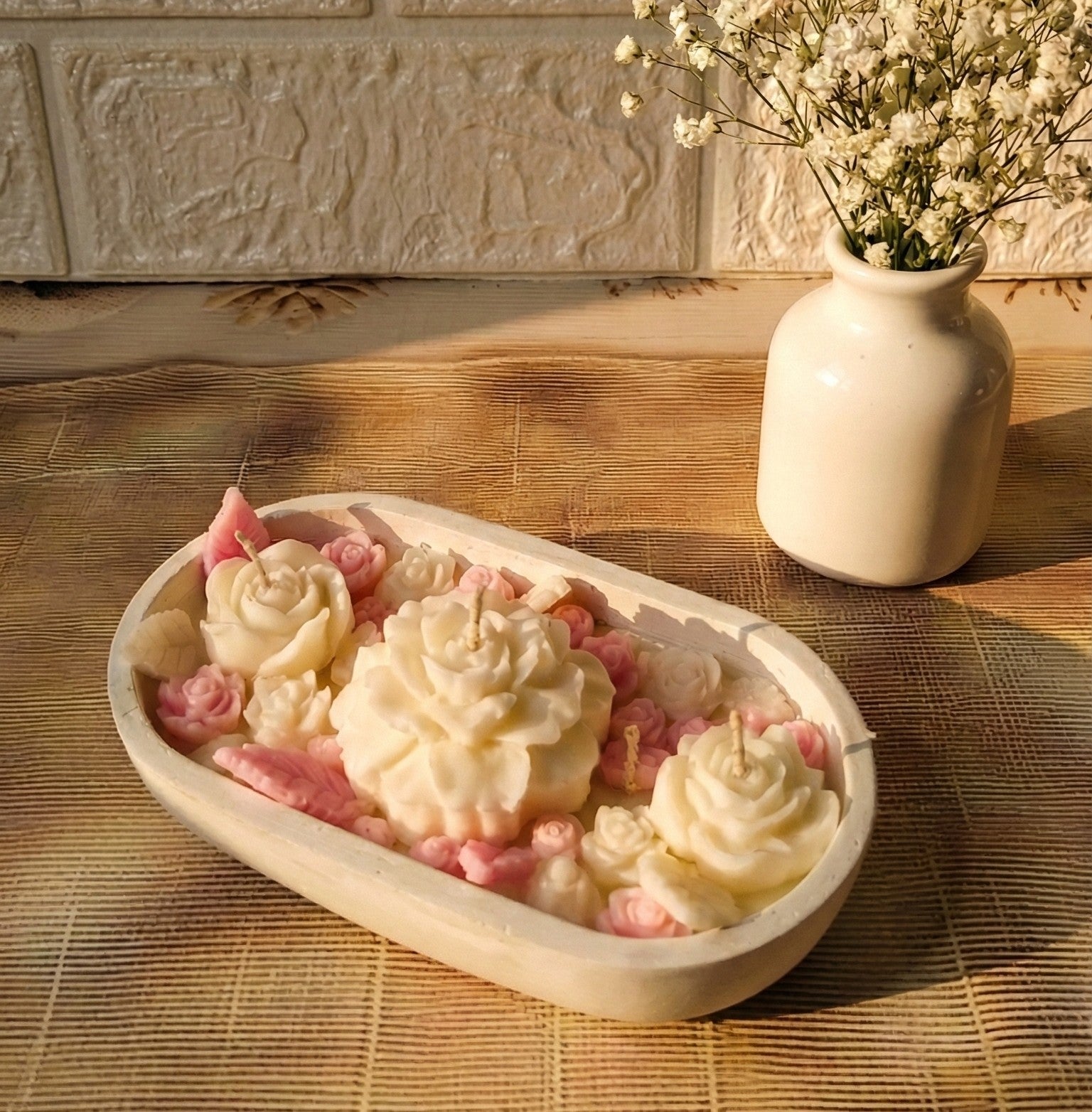 A perfect house warming gift made up of Soy and coco blend wax a perfect designer piece, that will add freshness and warmness to any house. A cherry blossom container candle.
