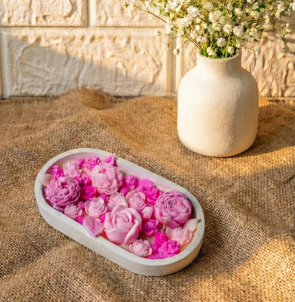 A perfect house warming gift made up of Soy and coco blend wax a perfect designer piece, that will add freshness and warmness to any house. A cherry blossom container candle.