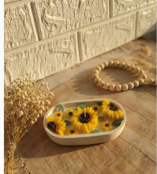 A perfect house warming gift made up of Soy and coco blend wax a perfect designer piece, that will add freshness and warmness to any house. 