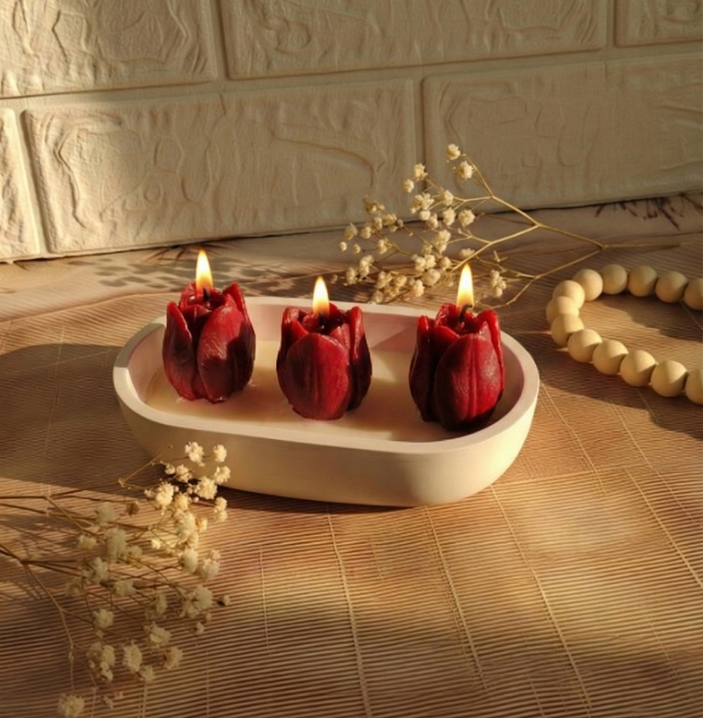 A perfect house warming gift made up of Soy and coco blend wax a perfect designer piece, that will add freshness and warmness to any house. 